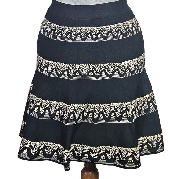 BCBGmaxazria Bandage Skirt Size XS - Picture 1 of 4